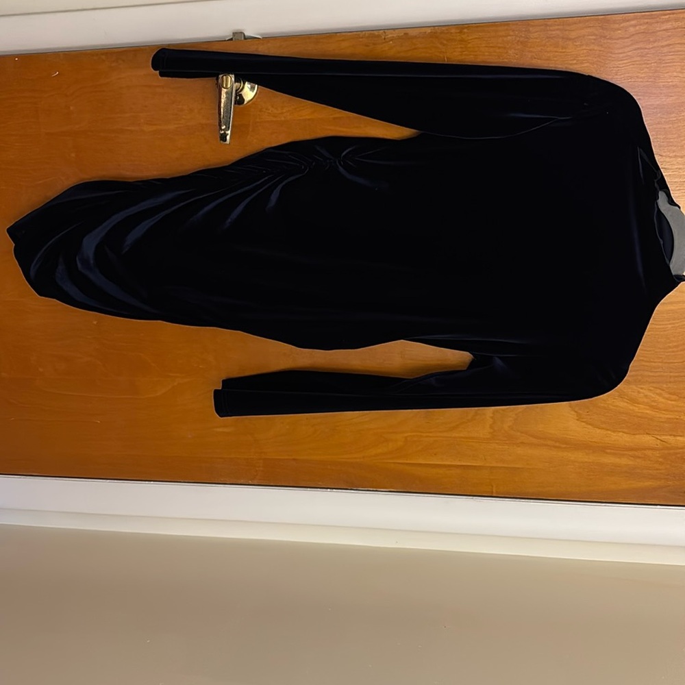 Mid knee , long sleeve, velvet , stretch dark blue dress. Good condition.